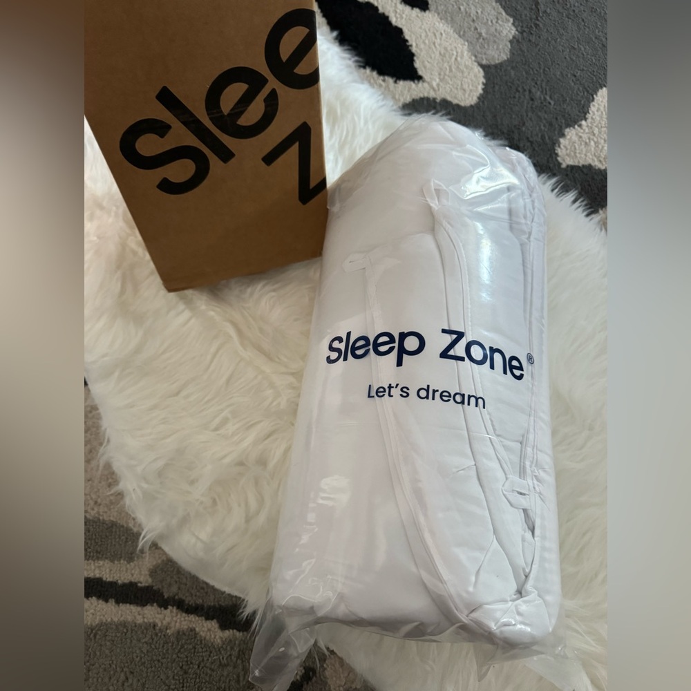 New Sleep Zone White Comforter (Q)